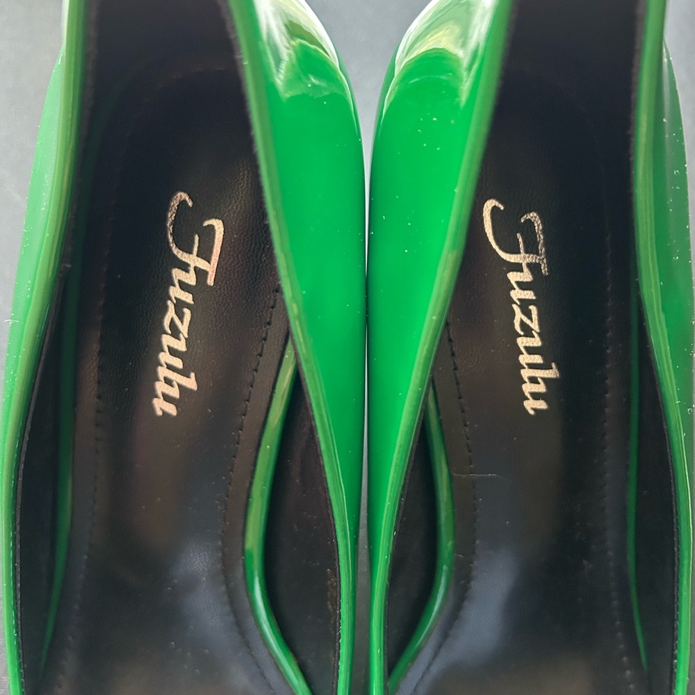 Green Fuzubi NWOT Women's Shoes Size 7.5 Pumps Original Box - Picture 4 of 9